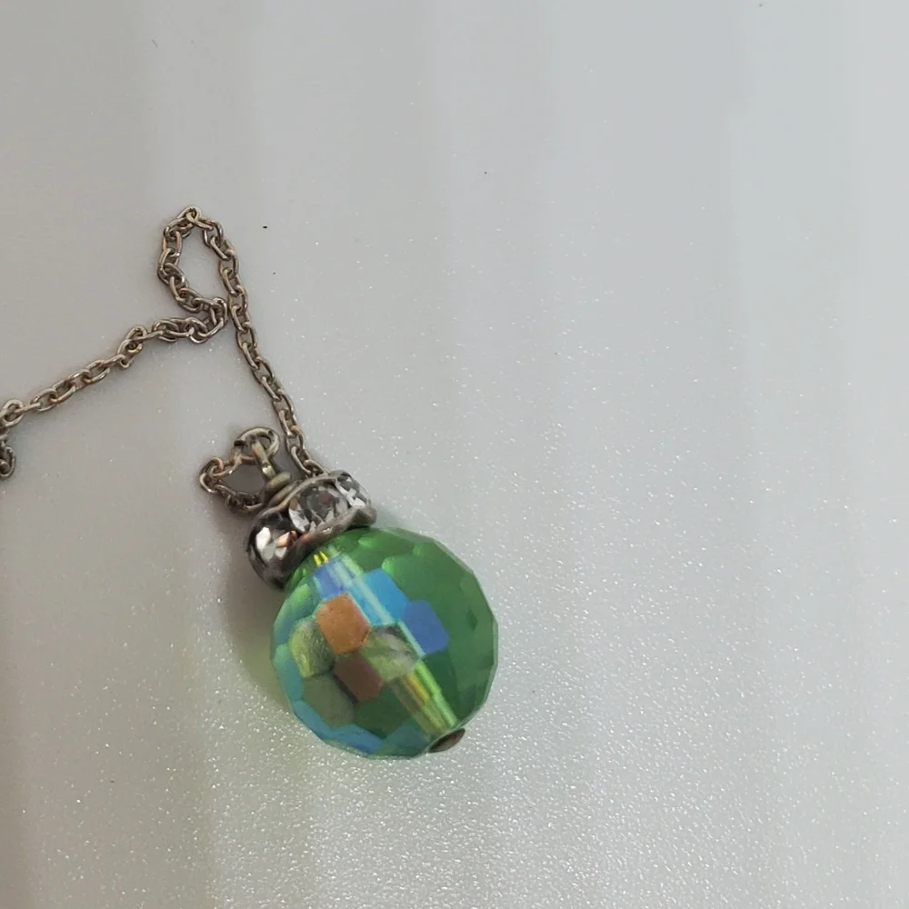 PRISMATIC BOX CHAIN GREEN THREADER EARRINGS 3.5
